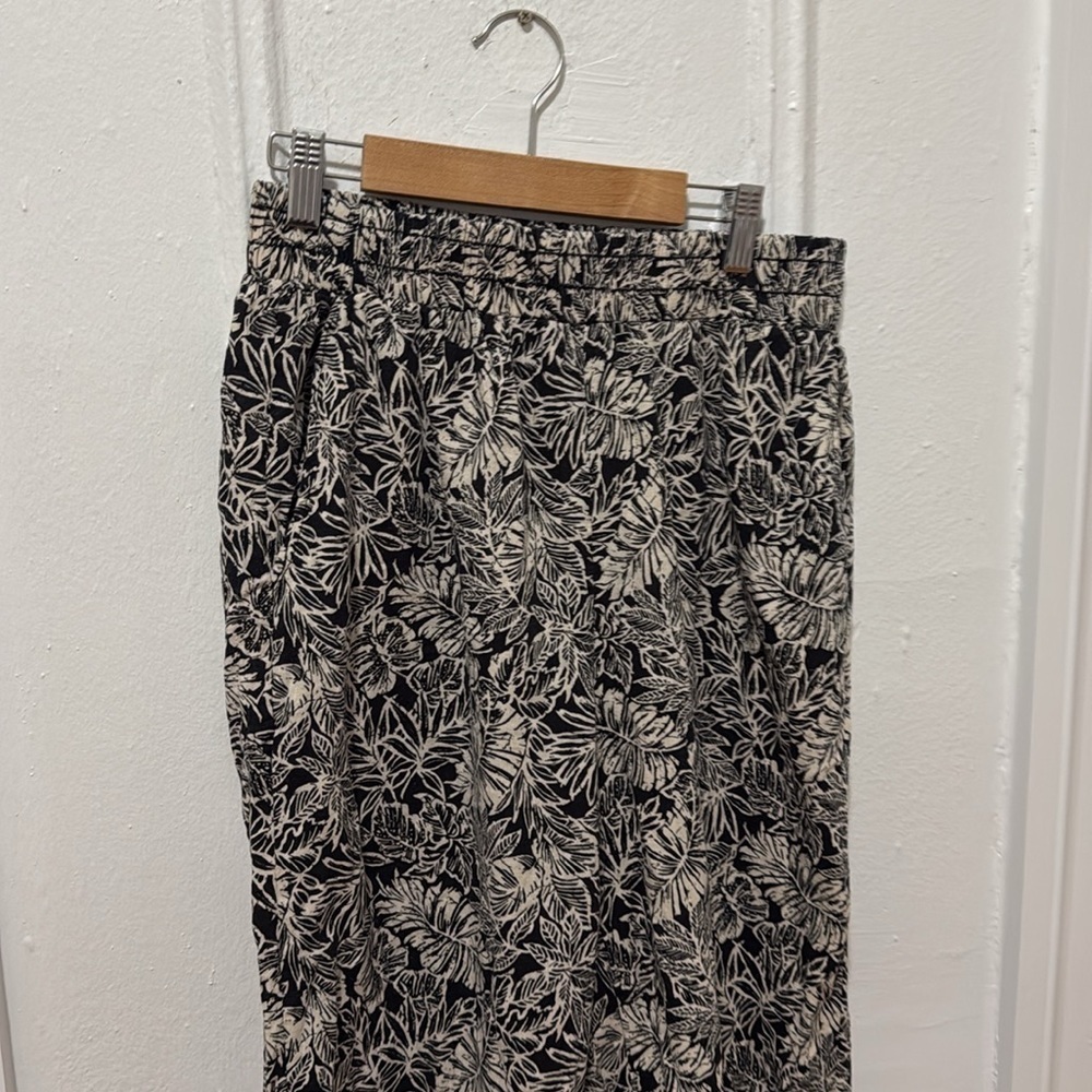 Pattern Gray Pants - Picture 3 of 5